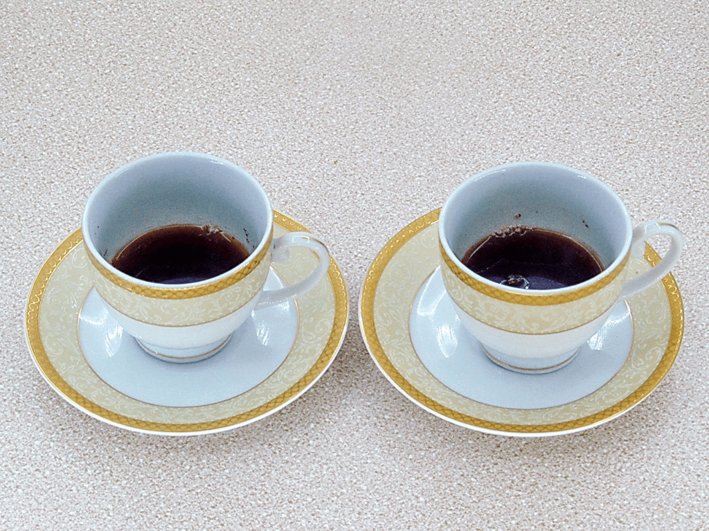 Две чашки чая